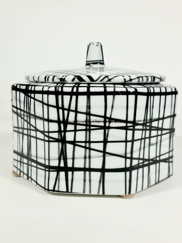 Handpainted-Graphic Black & White Pattern Continer (70% OFF)