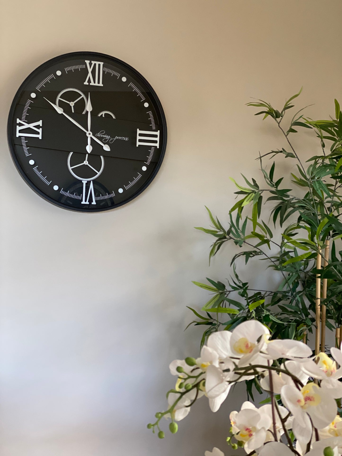 59 Cm Black & White Chuming Process Moving Gear Wall Clock