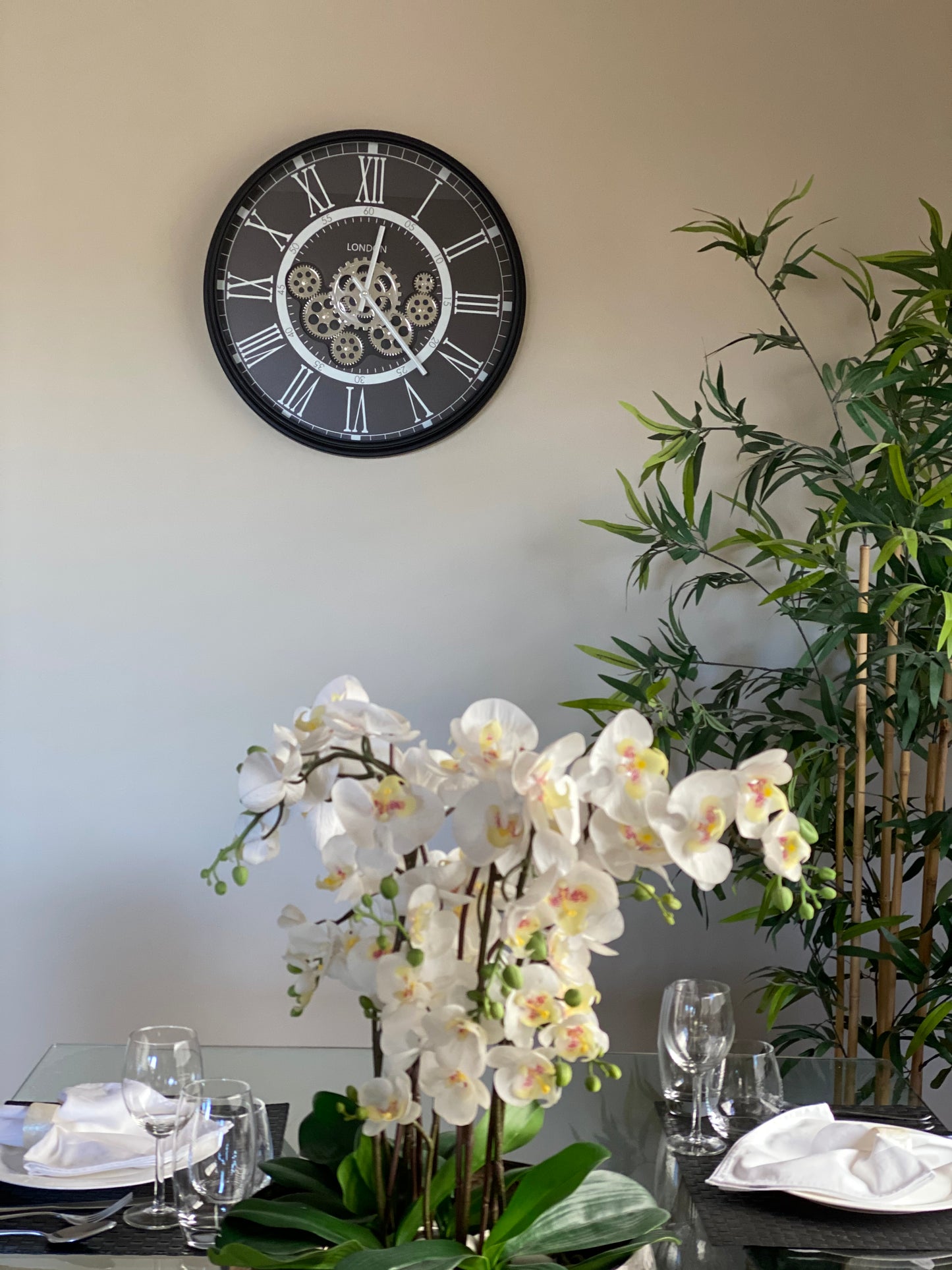 London Classic 54.5 Cm Numeral Moving Gear wall clock