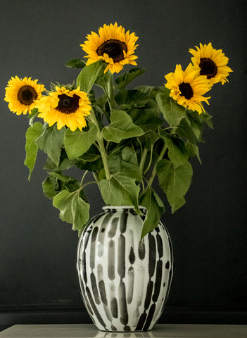 Black and white vase (70% OFF)