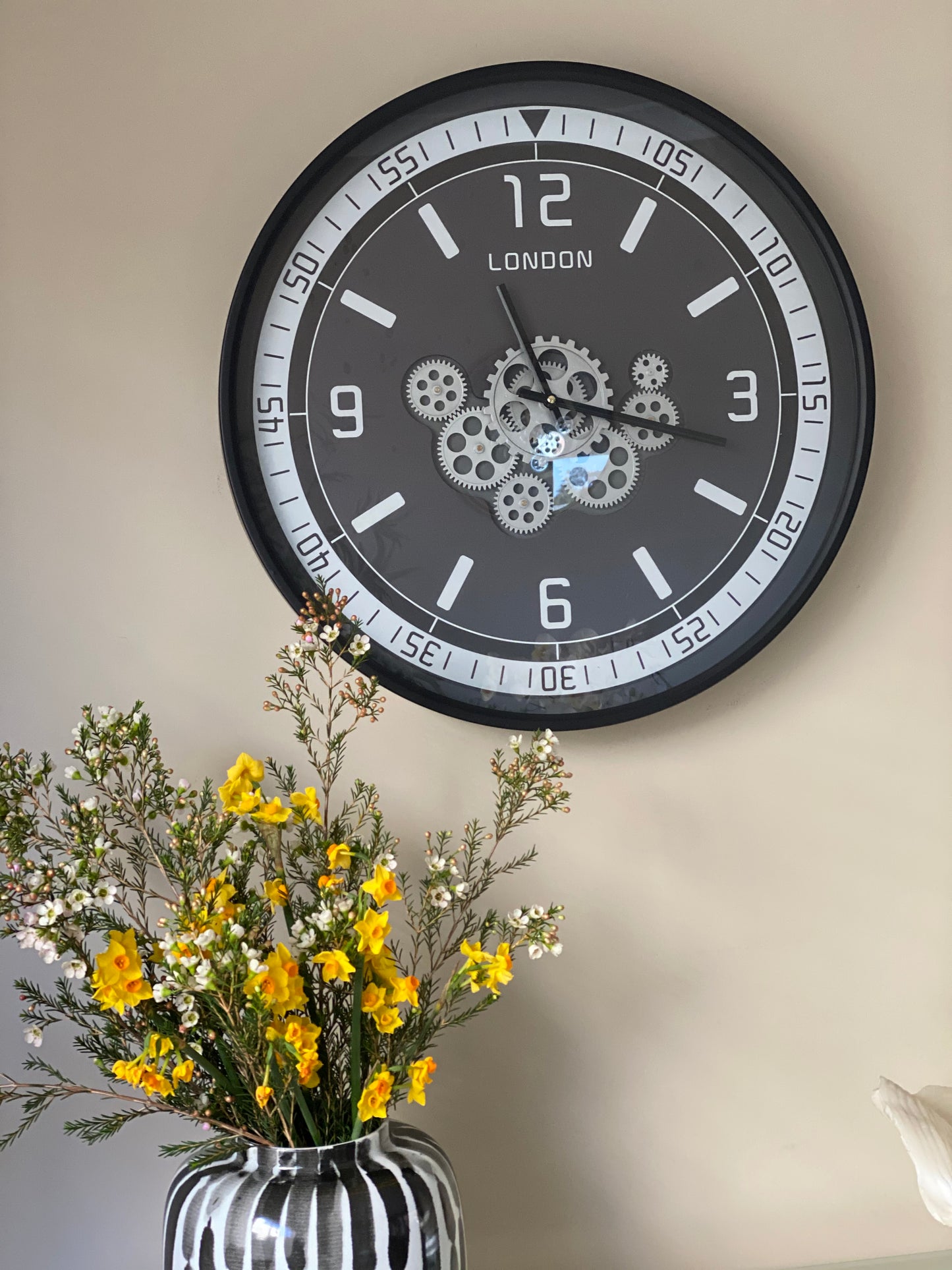 London Classic 59.5 Cm Moving Gear Wall Clock